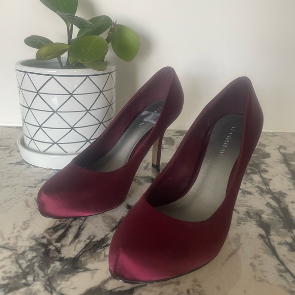 Le Château burgundy high heels - Picture 2 of 9